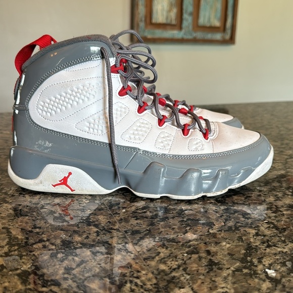 Air Jordan women’s retro 9 fire red Gray and Red Basketball Sneakers EUC 9.5 - Picture 4 of 13